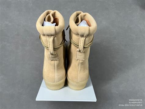 Yeezy crepe boot : r/FashionReps 